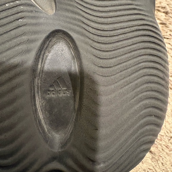 Yeezy Foam Runners ‘Onyx’ - Picture 4 of 5